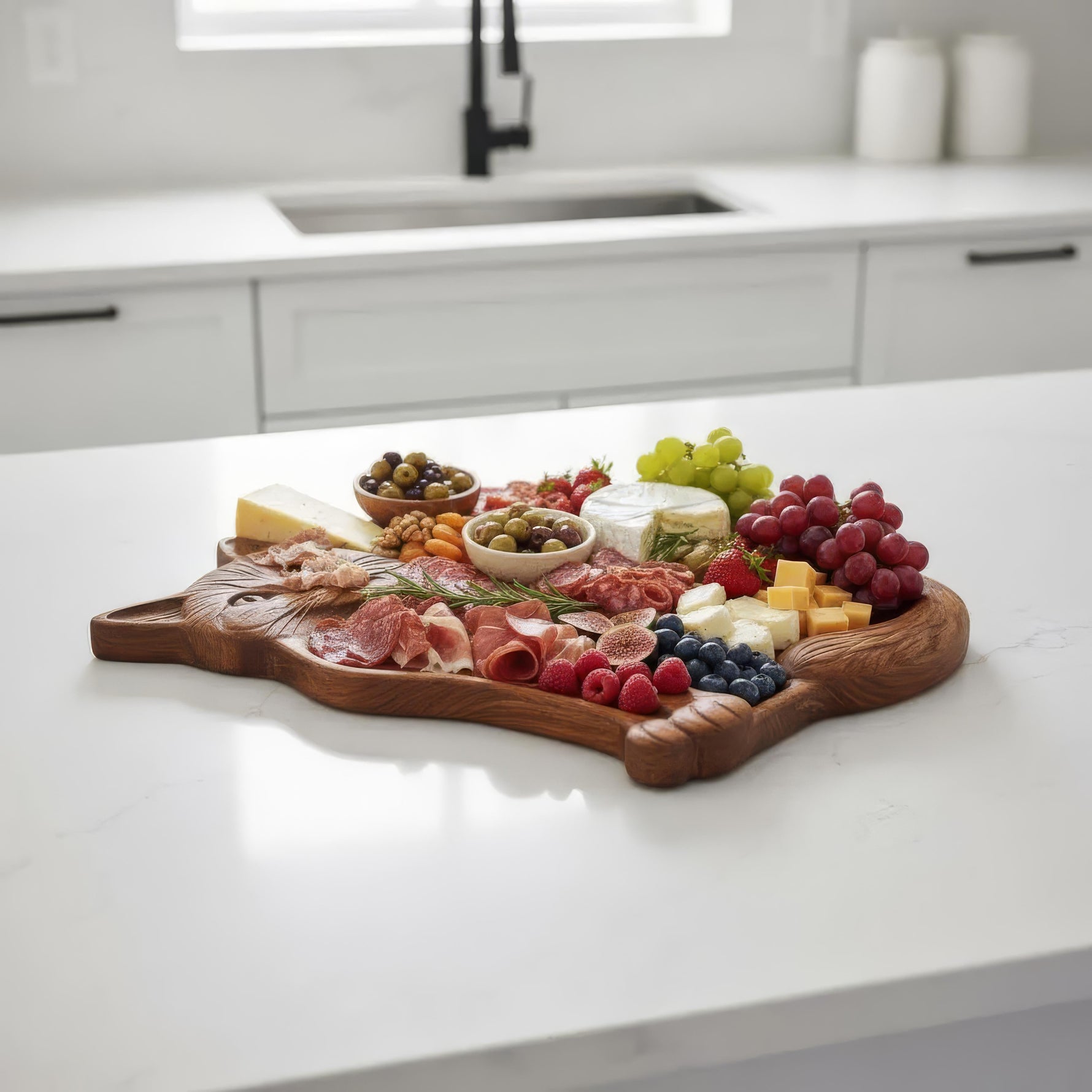 Cat Love on the Table – Elegant Wooden Serving Board