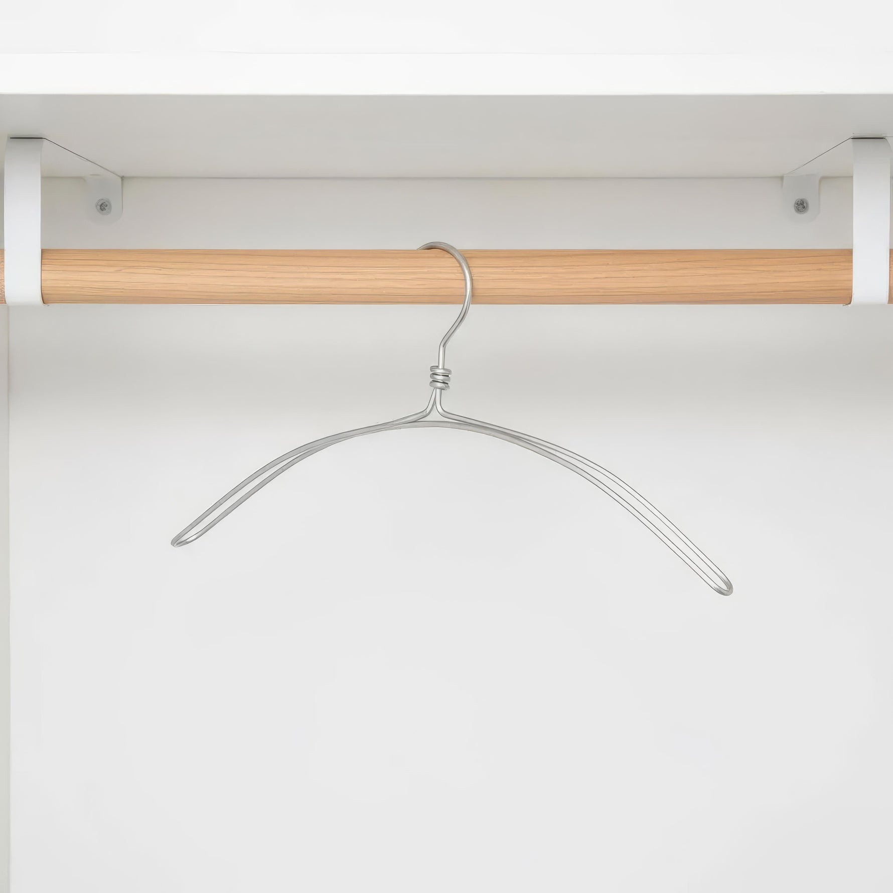 Luxuriöse Aluminium Kleiderbügel – 4er Set für stilvolle Präsentation