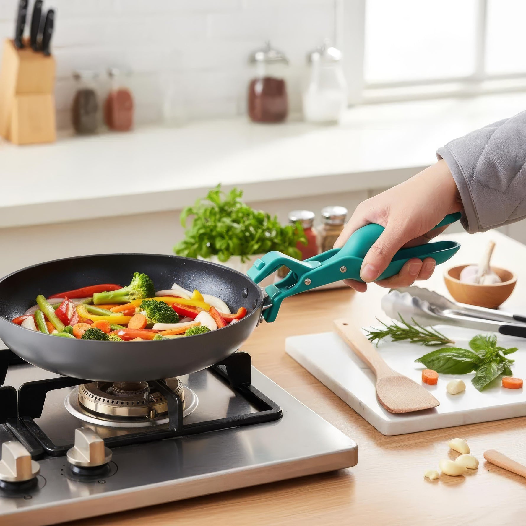Kitchen Hero - Secure Silicone Holder for Hot Pots