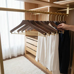 NobleWood – Elegante Holz-Kleiderbügel für stilvolle Garderoben (3 Stück)