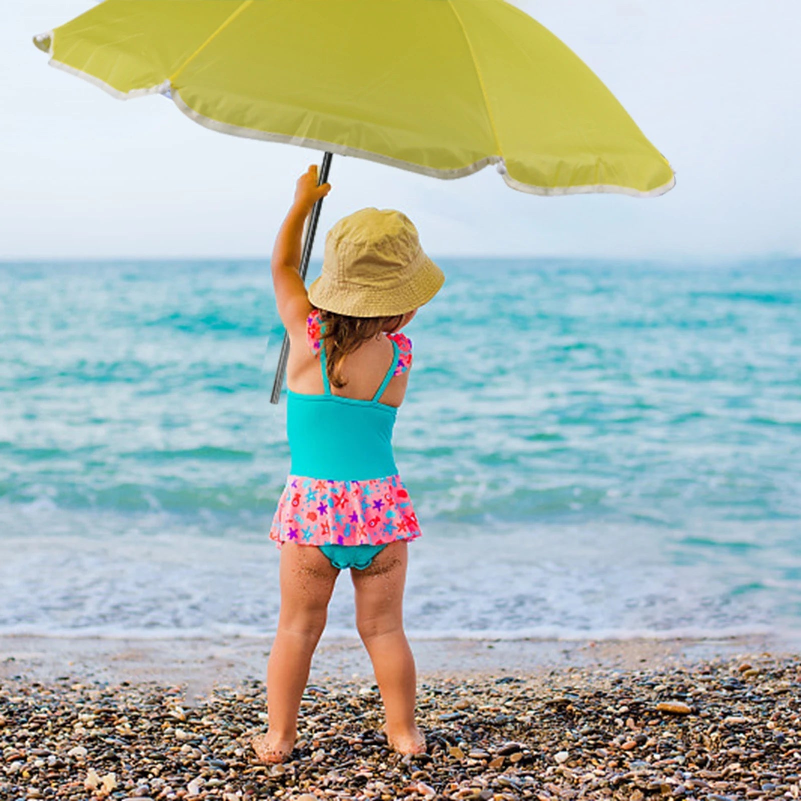 Foldable children's beach chair with integrated sunshade