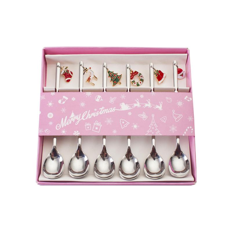 Geschenkset aus Metalllöffeln für Weihnachtsdekorationen zuhause