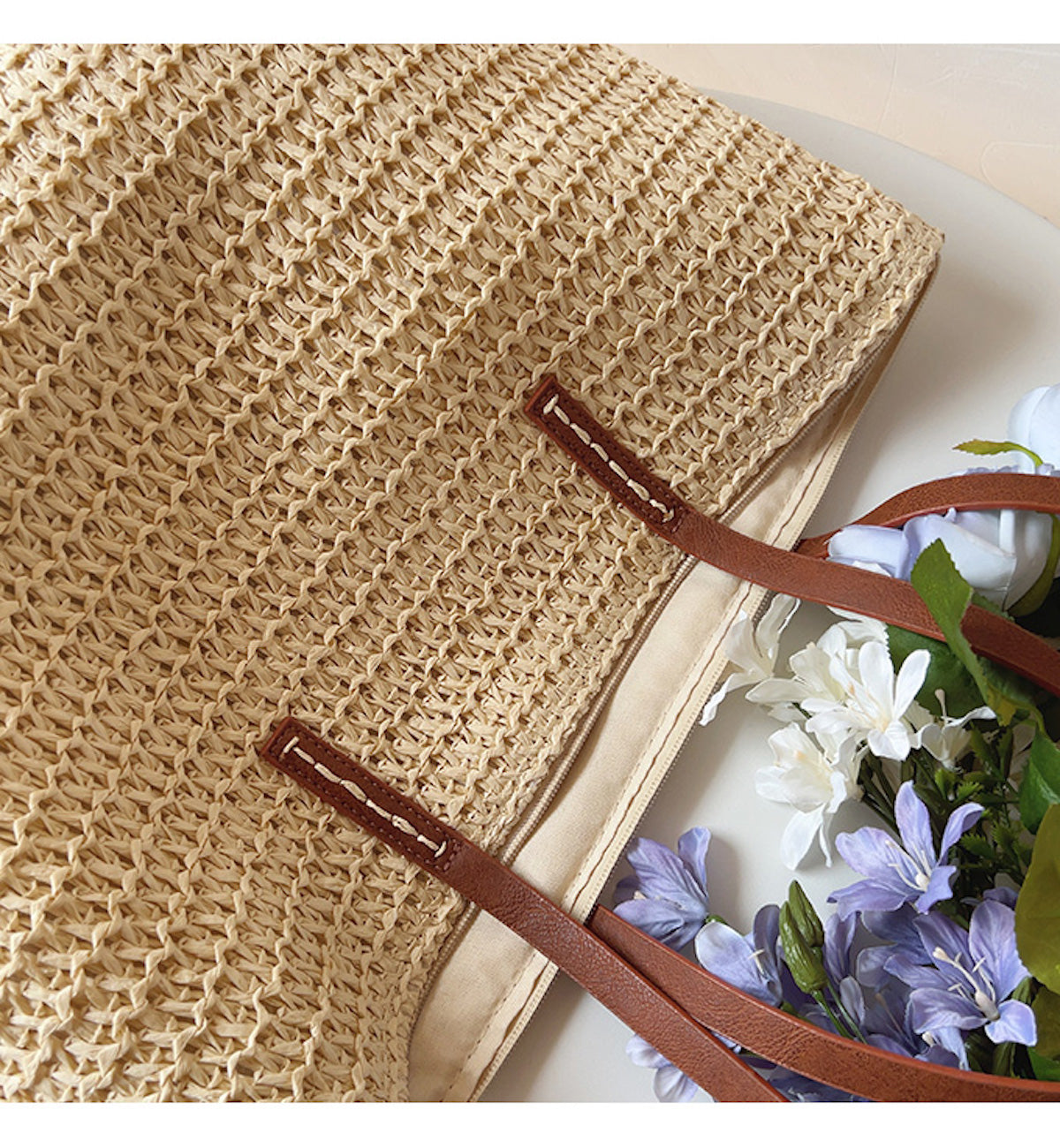 Stilvolle Rattan-Tasche mit Lederriemen für jeden Anlass