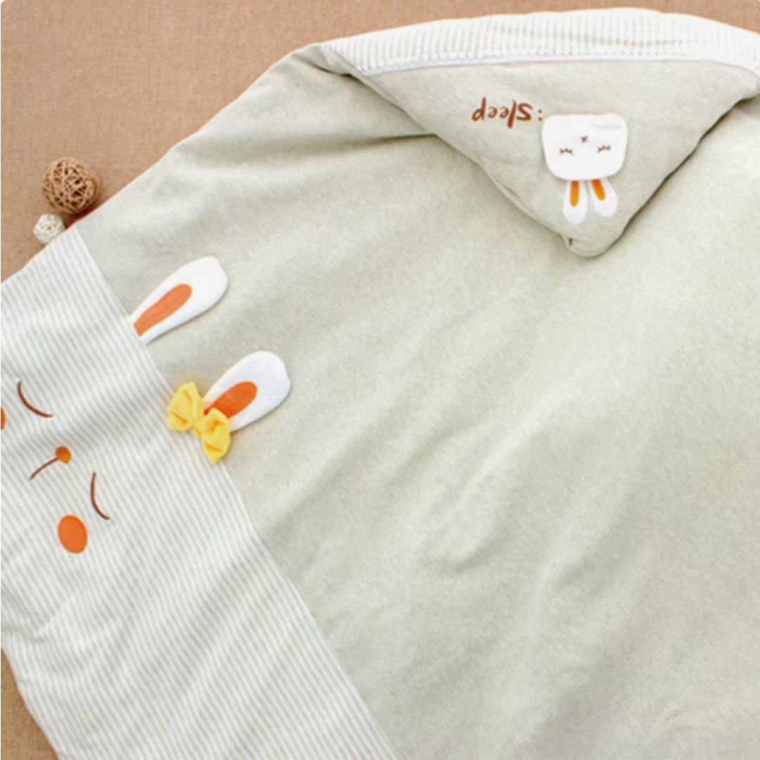 Einschlagdecke für Babys mit Kapuze – Kuscheliger Schlafsack für Neugeborene