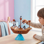 Piraten Schiff Gleichgewichtsspiel mit Pinguin
