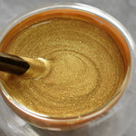 Wetterfeste Metallic-Goldfarbe auf Wasserbasis