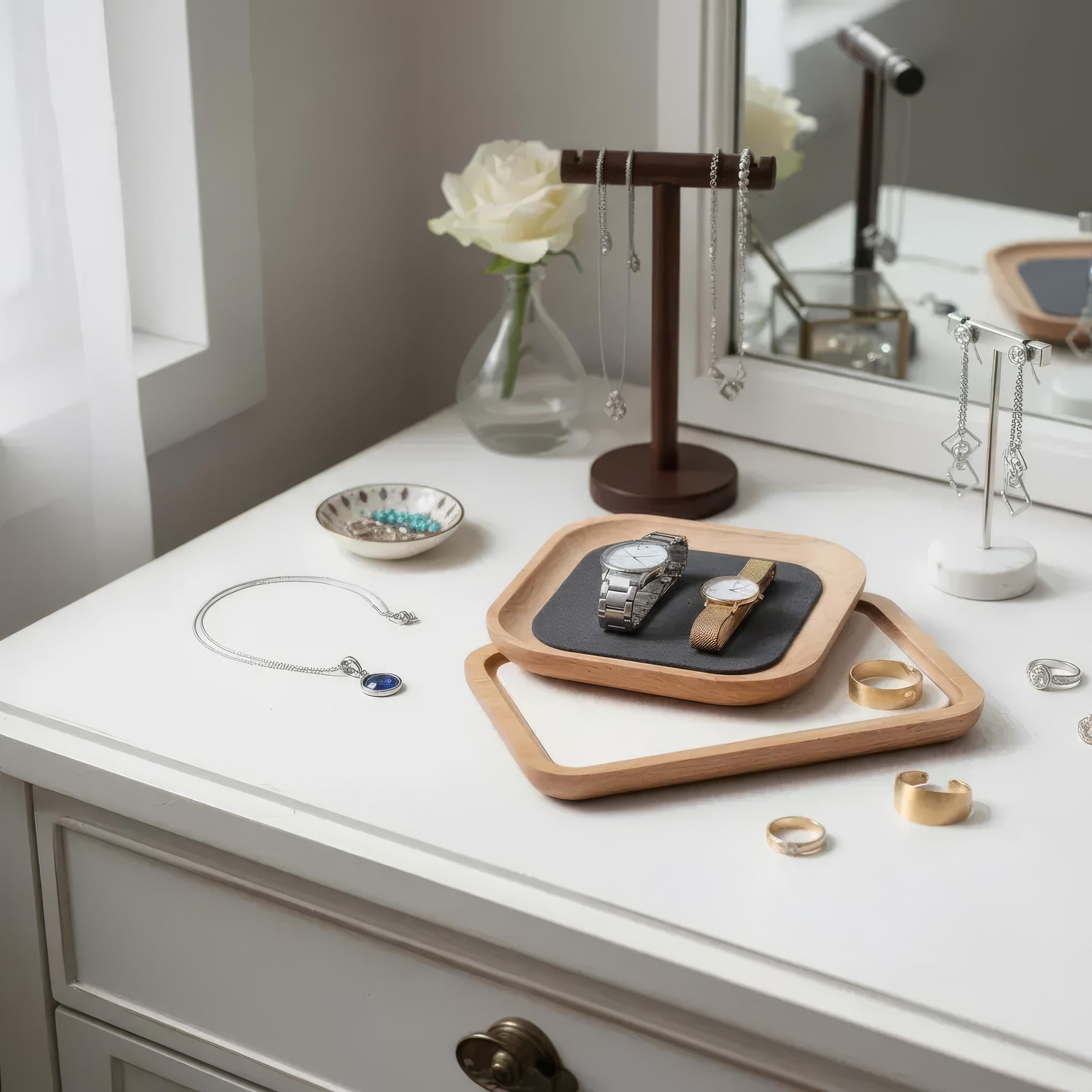 Elegant Wooden Tray for Jewelry – Stylish Storage Solution