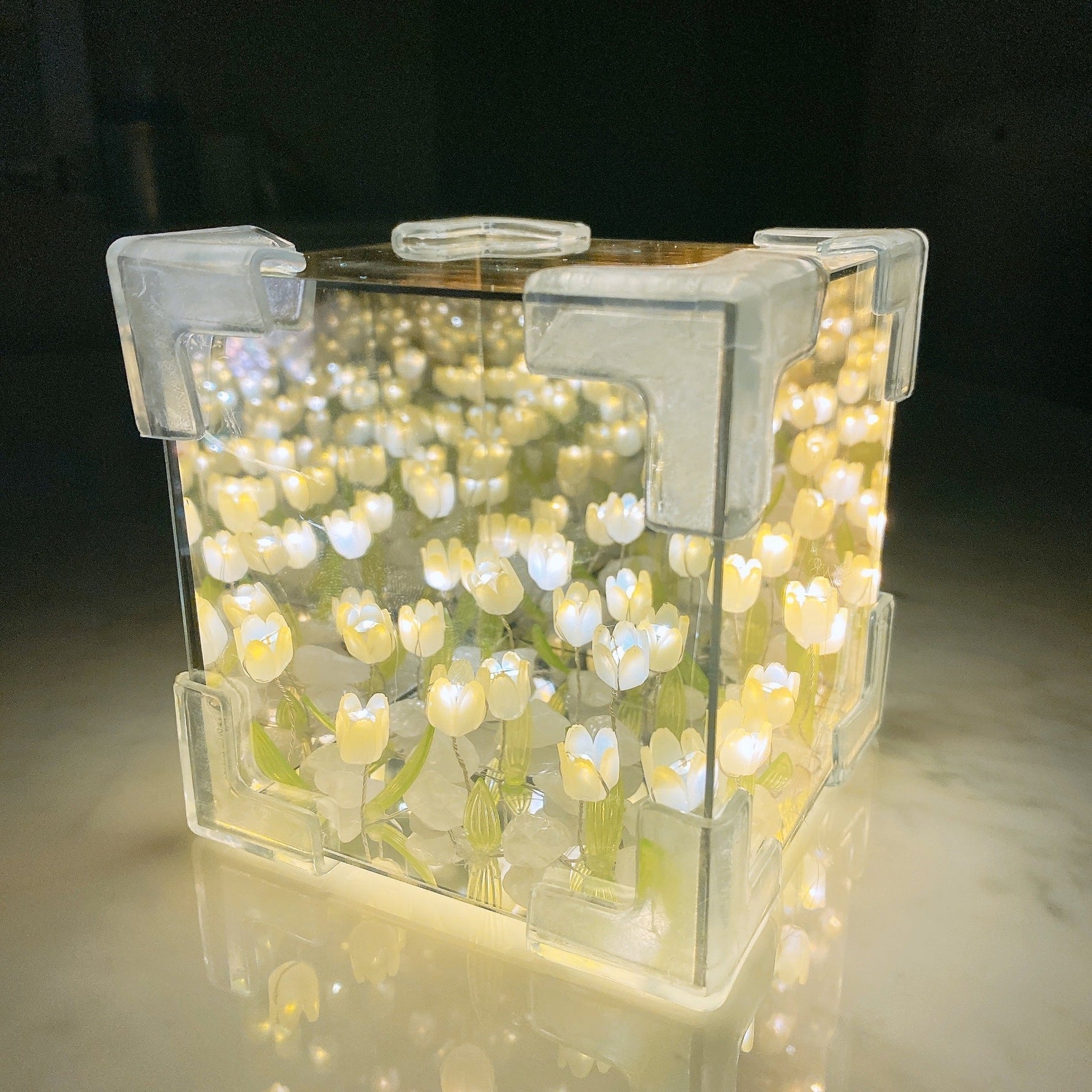 Tulpenzauber | Elegantes Lichtspiel für Ihr Zuhause