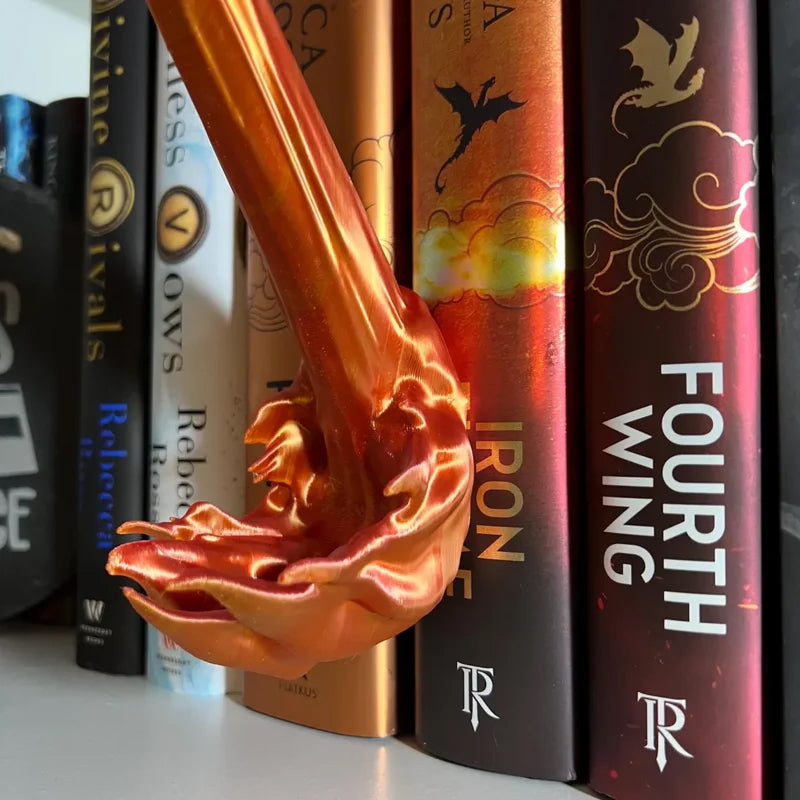 Bücherregal mit Drachenflamme – Dekorative Buchstütze