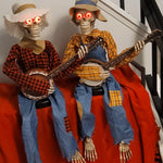 Lustige Duell mit lebhaften Banjo-Skeletten