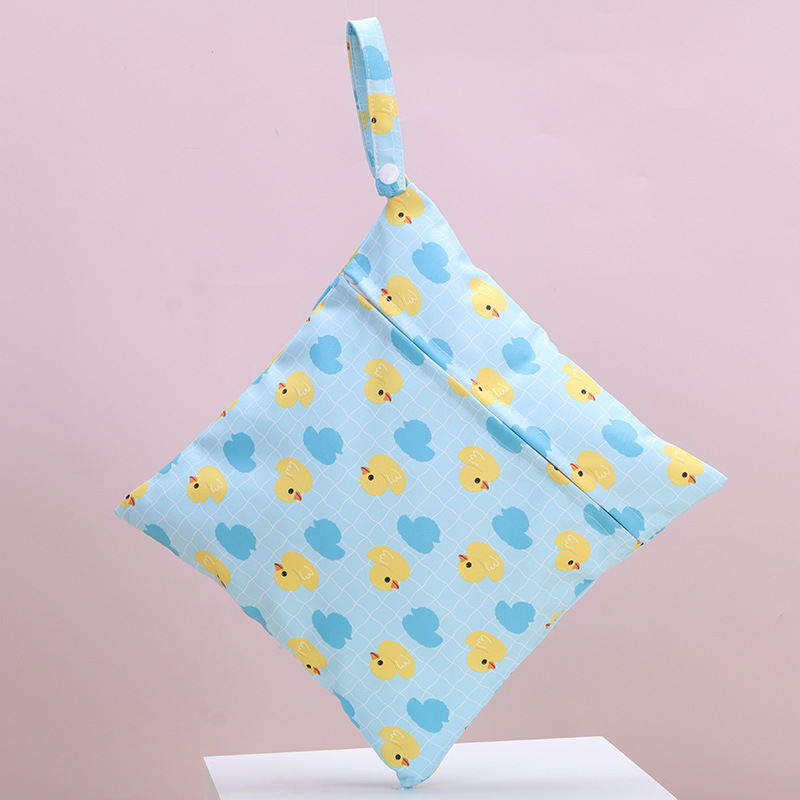 Windeltasche mit Reißverschluss – Wasserdichter Wetbag für den Kinderwagen