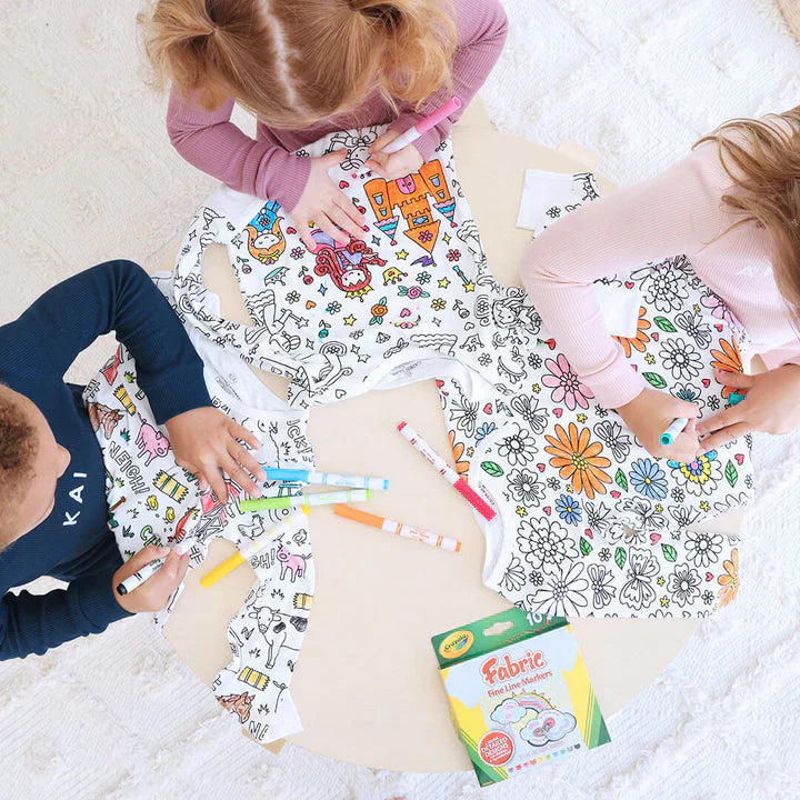 Selbstgestaltbarer Kinderpyjama zum Ausmalen
