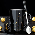 Schwarze Keramiktasse mit Deckel und Löffel – 12 Sternbilder