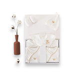 Hochwertiges Baby-Basisset | Elegante Geschenkkiste für Neugeborene | 100% Bio-Baumwolle | Mit Decke, Kleidung & Zubehör | Allergikerfreundlich