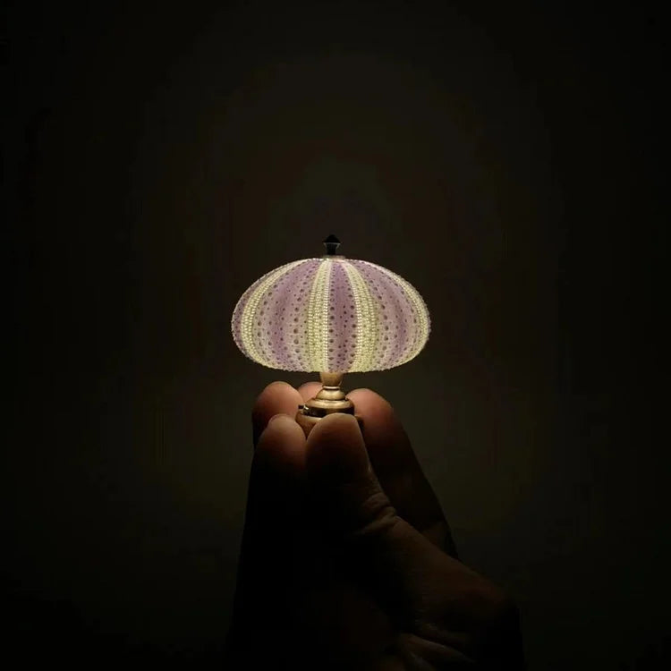 Elegante Nachttischlampe im Seeigel-Design