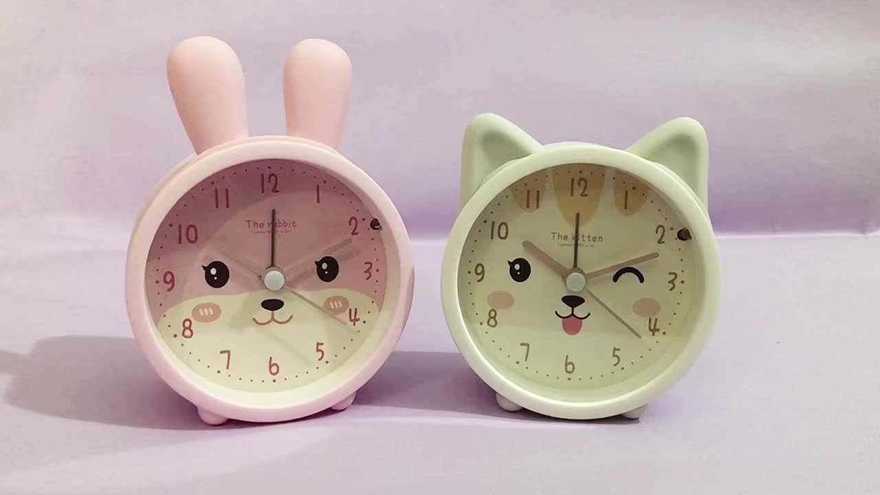 Kinderwecker mit Nachtlicht – Ruhiges Design im Hasenmotiv, kompakt