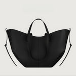 Elegant shoulder bag with generous storage space