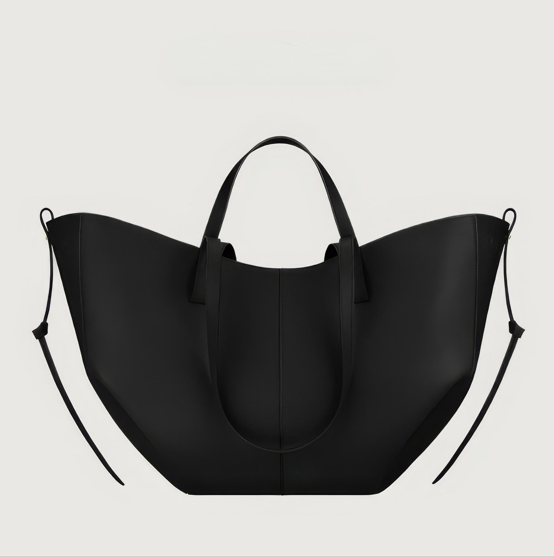 Elegant shoulder bag with generous storage space