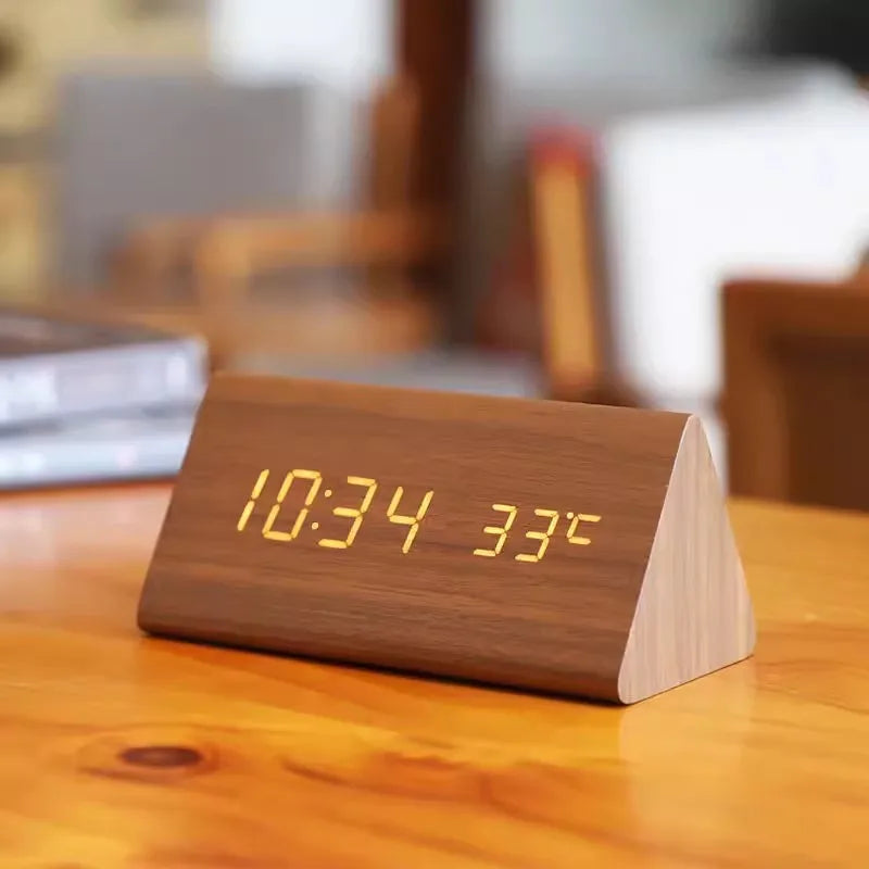 Digitaler Holzwecker – Zeitlose Holzoptik mit moderner Technologie