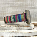 Stylische Armbanduhr mit geflochtenem Textilarmband