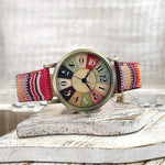 Stylische Armbanduhr mit geflochtenem Textilarmband
