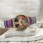 Stylische Armbanduhr mit geflochtenem Textilarmband