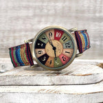 Stylische Armbanduhr mit geflochtenem Textilarmband