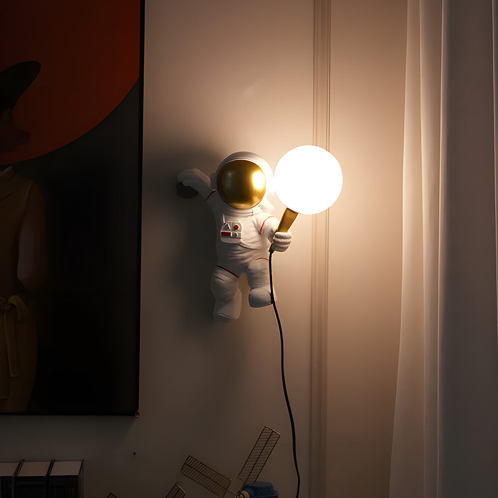 Astronauten-Wandleuchte – Kreatives Raumdesign mit Warmlicht-LED