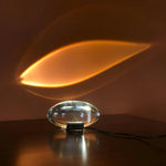 Elegante Tischlampe mit warmem Lichtambiente