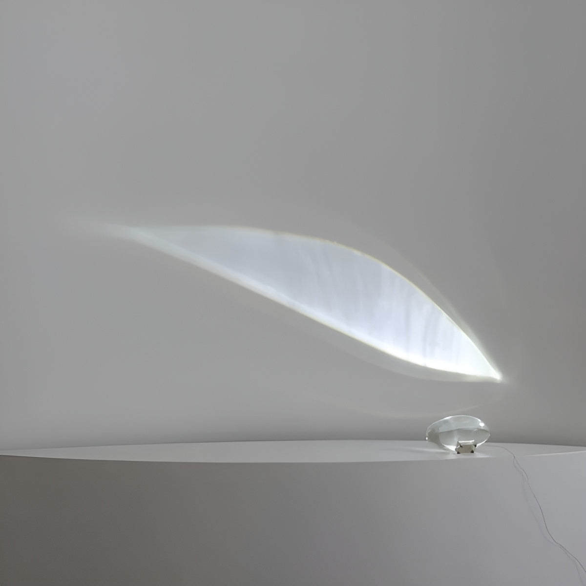 Elegante Tischlampe mit warmem Lichtambiente