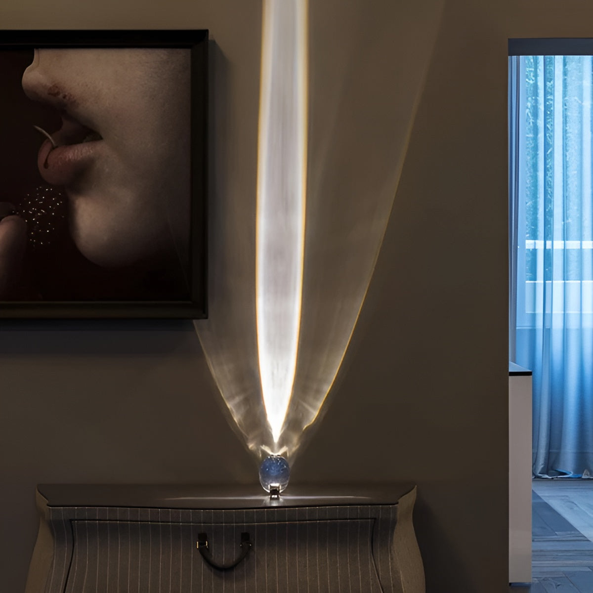 Elegante Tischlampe mit warmem Lichtambiente