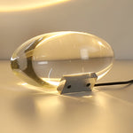 Elegante Tischlampe mit warmem Lichtambiente