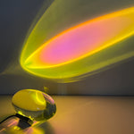 Elegante Tischlampe mit warmem Lichtambiente