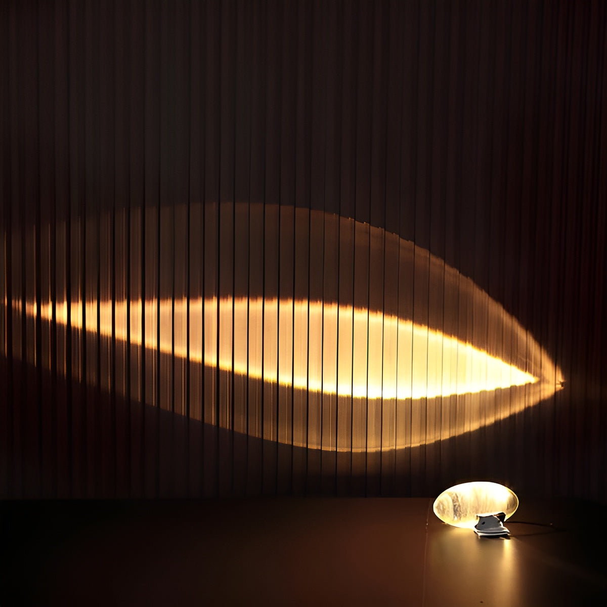 Elegante Tischlampe mit warmem Lichtambiente