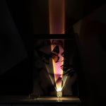 Elegante Tischlampe mit warmem Lichtambiente