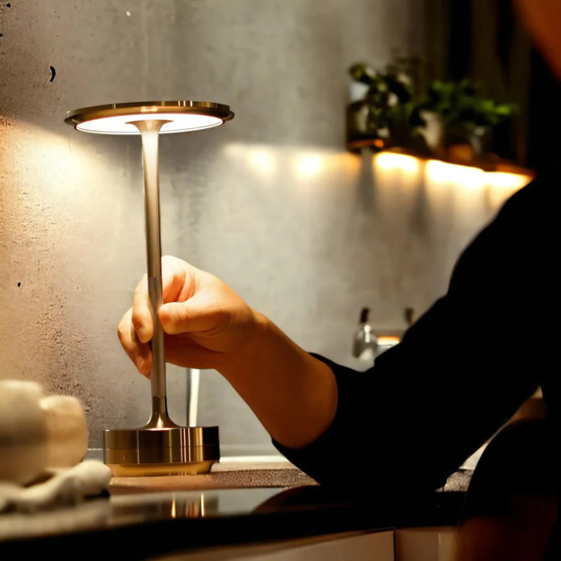 Elegante Tischleuchte für Atmosphäre – LumoVibe