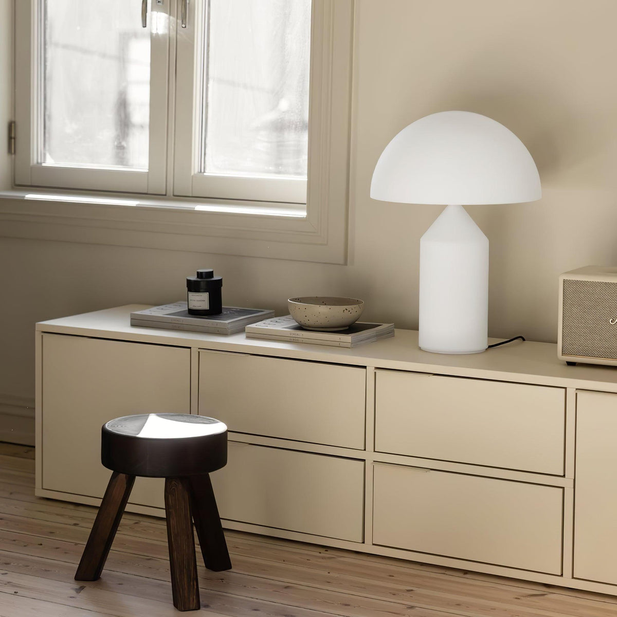 Elegante Metall-Tischlampe im geometrischen Design für jedes Zuhause