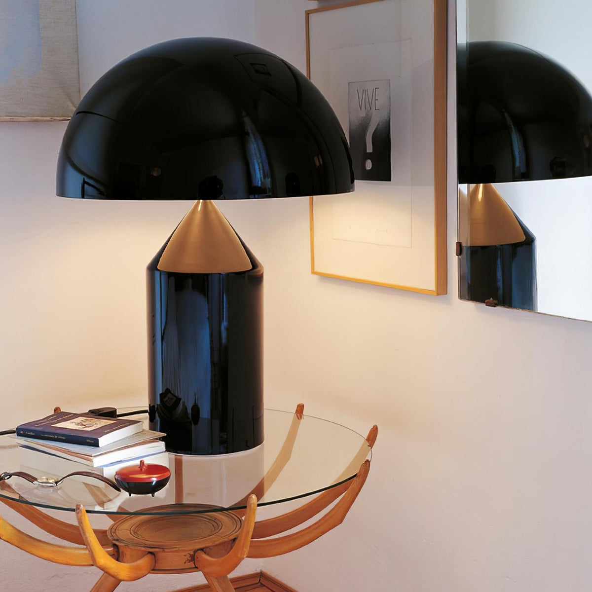 Elegante Metall-Tischlampe im geometrischen Design für jedes Zuhause