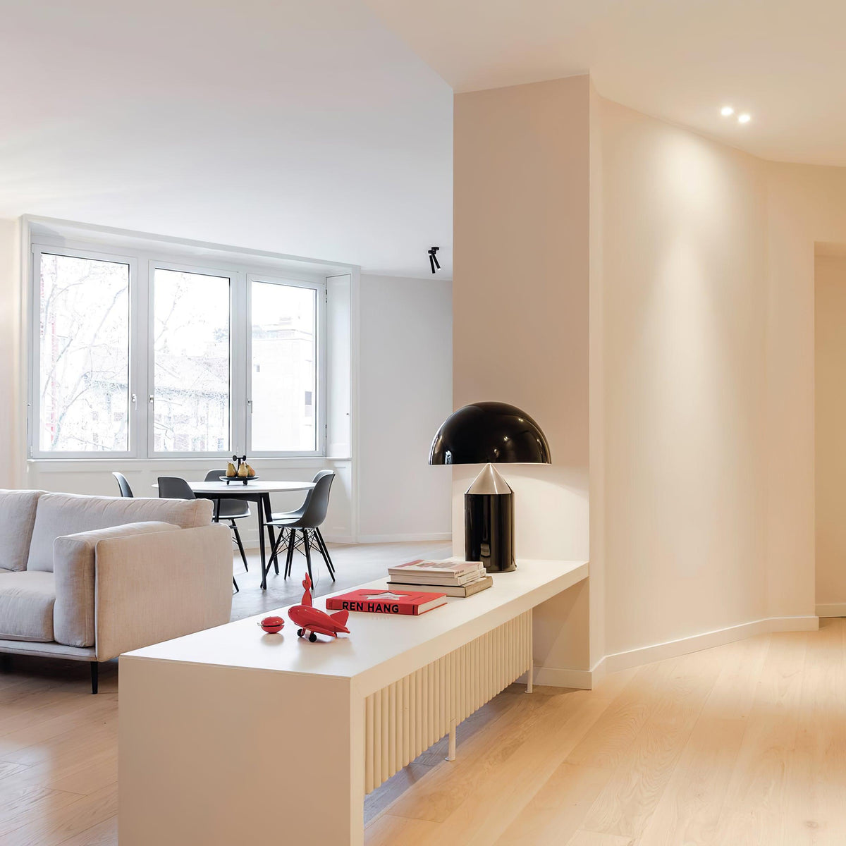 Elegante Metall-Tischlampe im geometrischen Design für jedes Zuhause