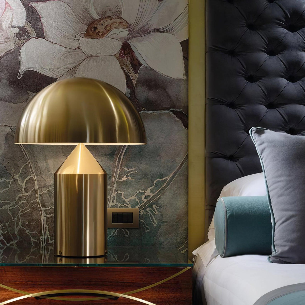 Elegante Metall-Tischlampe im geometrischen Design für jedes Zuhause