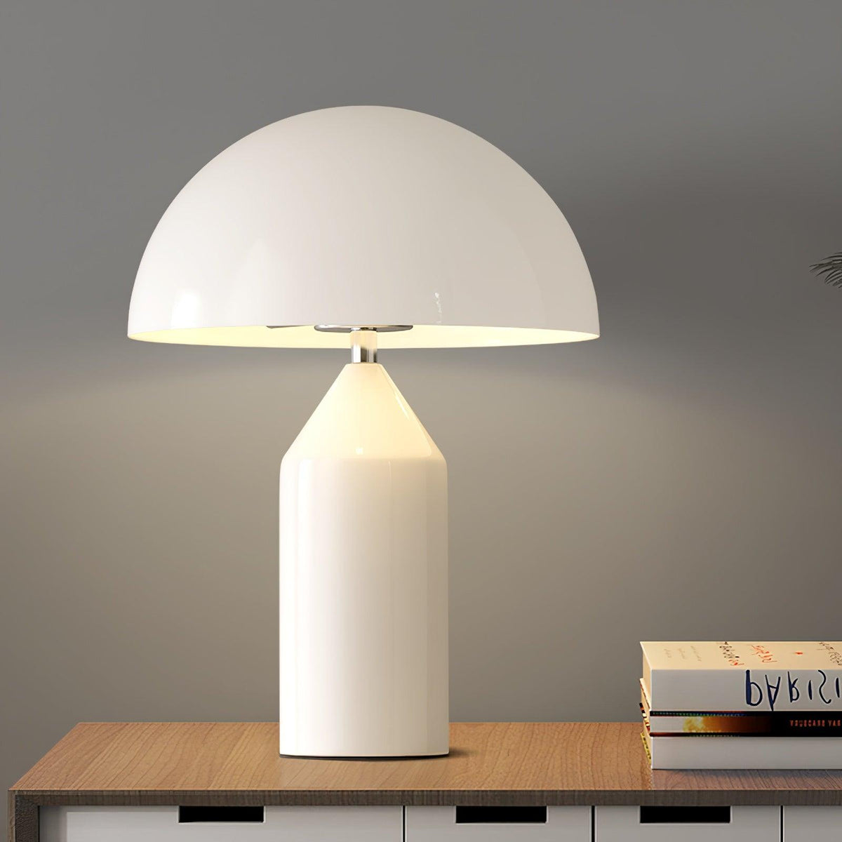Elegante Metall-Tischlampe im geometrischen Design für jedes Zuhause