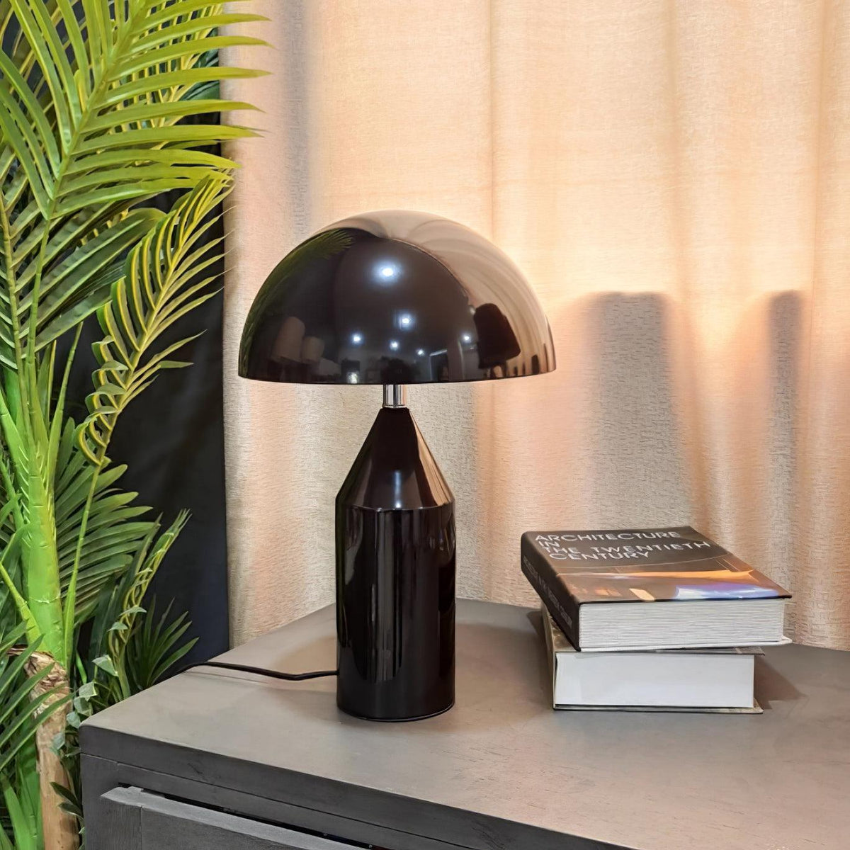 Elegante Metall-Tischlampe im geometrischen Design für jedes Zuhause