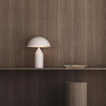 Elegante Metall-Tischlampe im geometrischen Design für jedes Zuhause