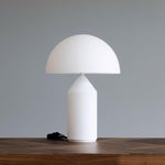 Elegante Metall-Tischlampe im geometrischen Design für jedes Zuhause