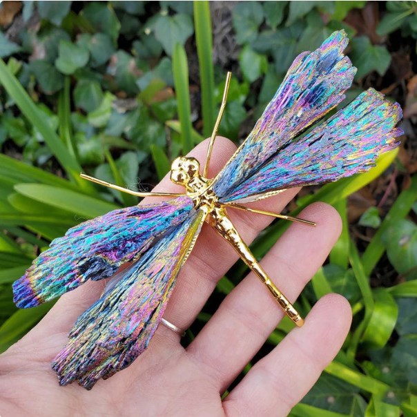 AuraCrafts – Mystischer Drachenflieger aus Tourmalin und Kyanit