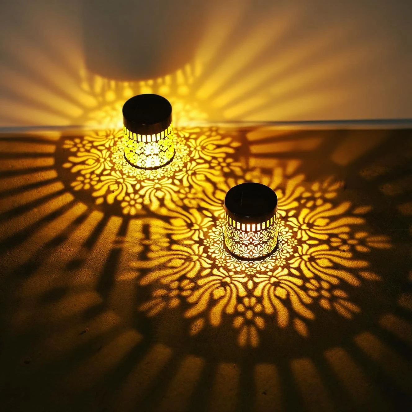 Solar-Wandlampe | Elegantes Blütenmuster | Kabellose Montage
