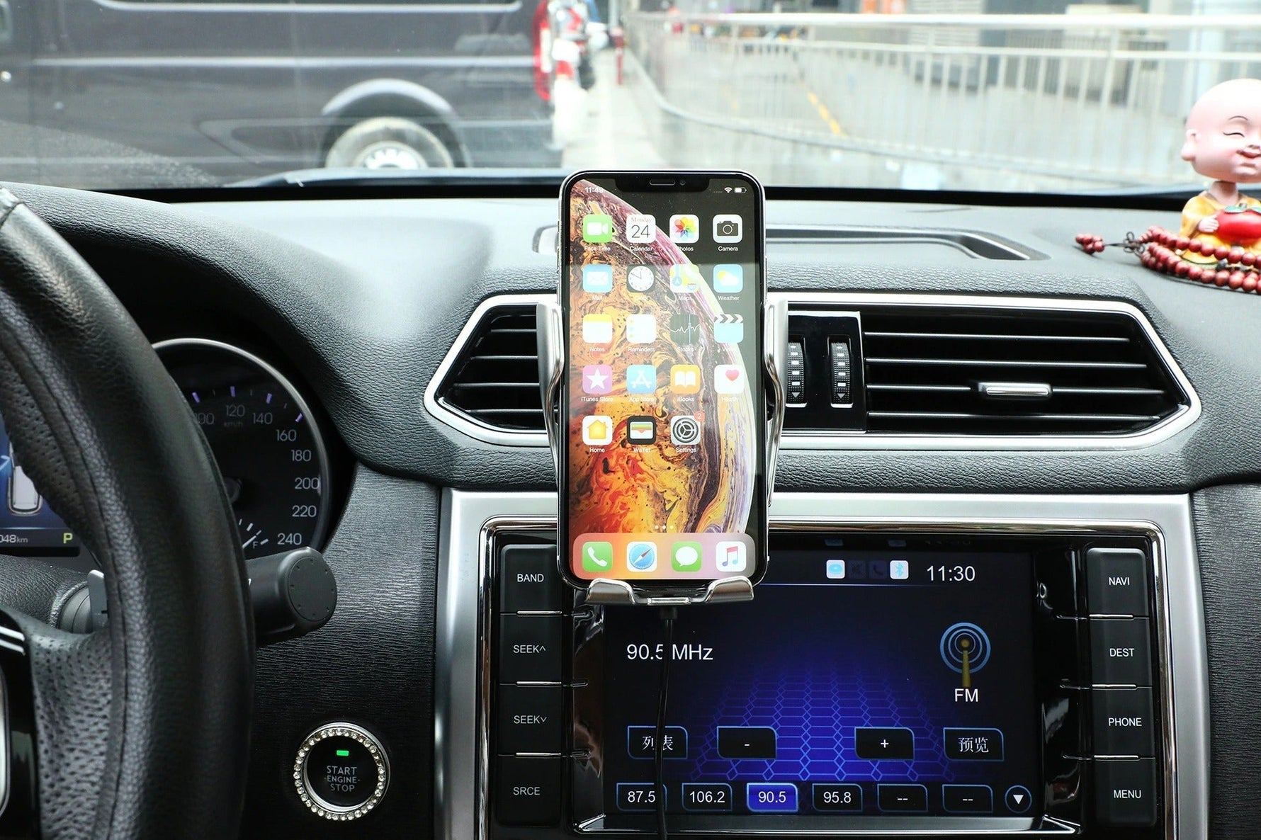 Automatischer Smartphone-Halter mit Ladefunktion