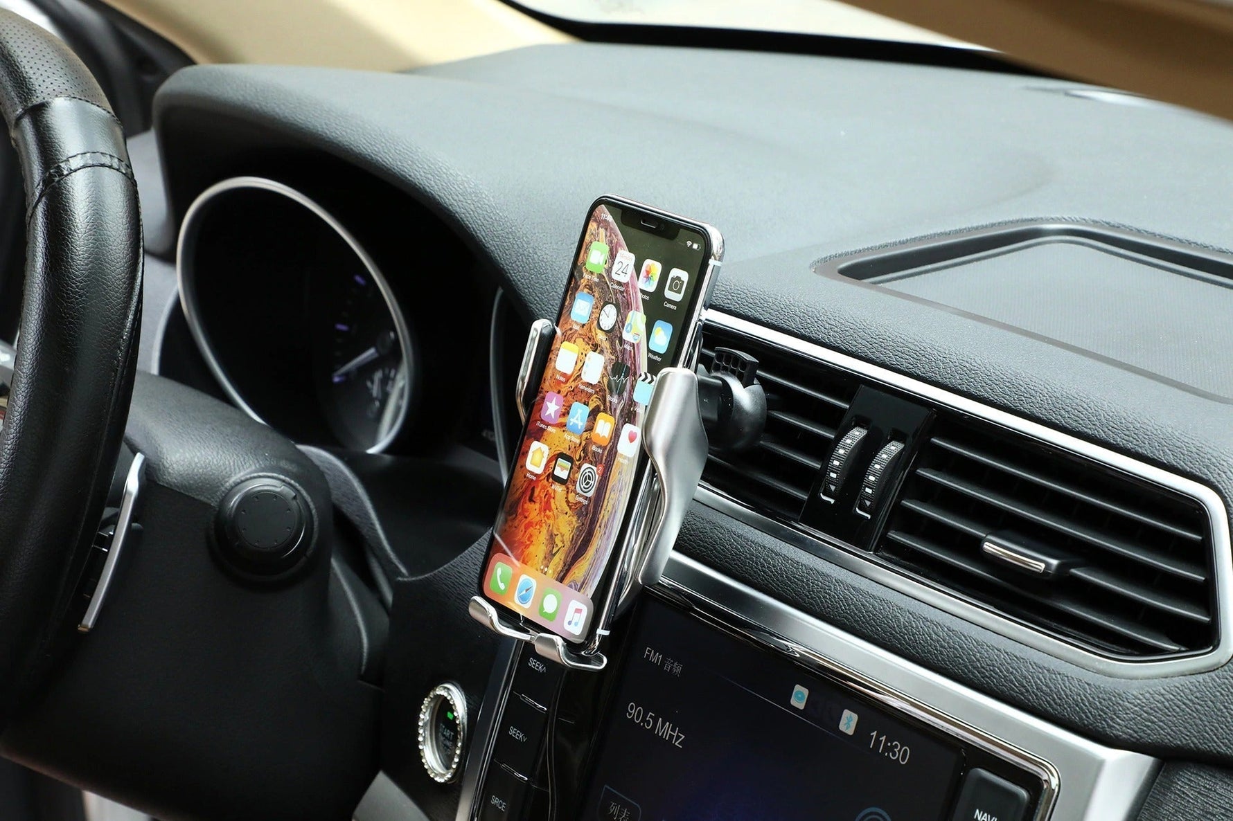 Automatischer Smartphone-Halter mit Ladefunktion