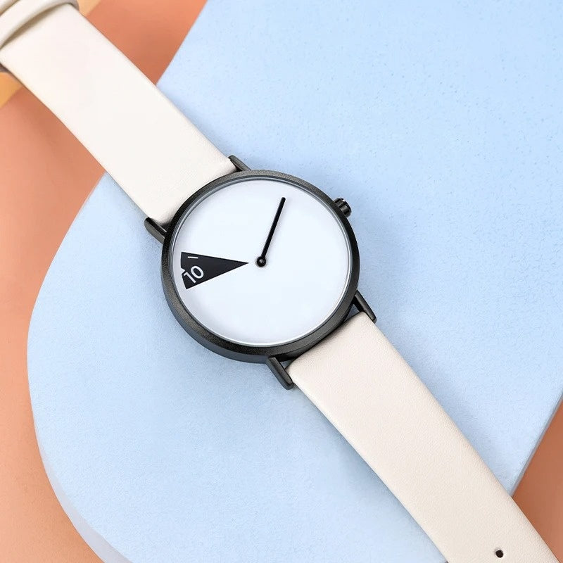 AxisLuxe - Uhr mit geometrischem Ziffernblatt