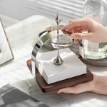 Eleganter Serviettenhalter aus Holz und Edelstahl für stilvolles Dining